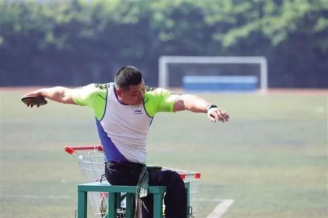 張君(中國男子田徑運動員) 張君(中國男子田徑運動員)