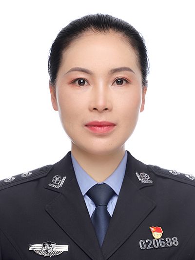 楊良鳳(貴州省黔東南苗族侗族自治州黃平縣公安局黨委委員、政工室主任) 楊良鳳(貴州省黔東南苗族侗族自治州黃平縣公安局黨委委員、政工室主任)