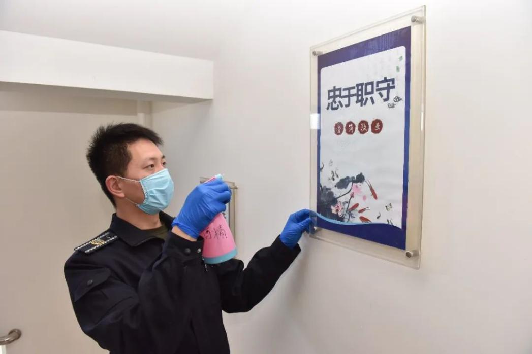 馮佳豪(抗“疫”一線的排頭兵) 馮佳豪(抗“疫”一線的排頭兵)