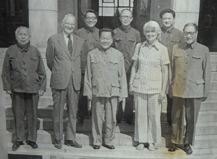 1980年，德雷珀教授（左2）來北航訪問