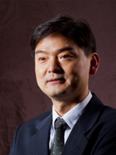方先明(南京大學商學院金融與保險學系教授) 方先明(南京大學商學院金融與保險學系教授)