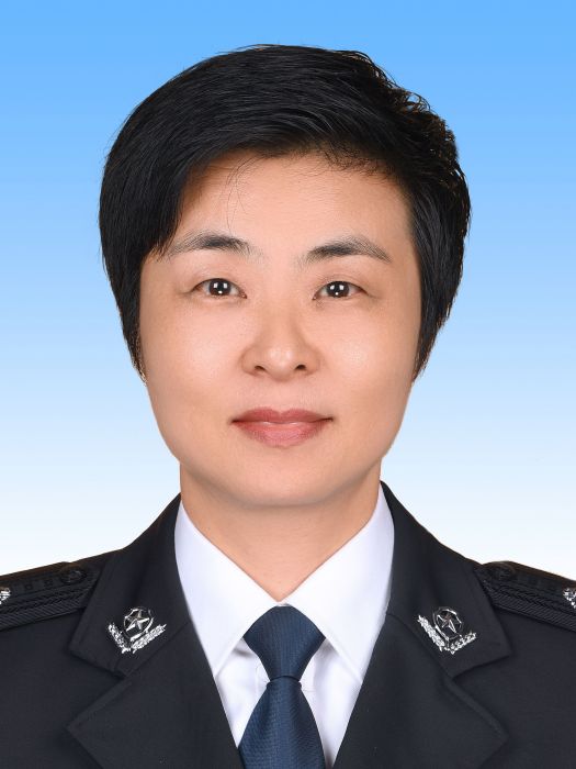 沈煉(上海市崇明區副區長,區政府黨組成員,區委政法委副書記,市公安局崇明分局黨委書記、督察長) 沈煉(上海市崇明區副區長,區政府黨組成員,區委政法委副書記,市公安局崇明分局黨委書記、督察長)