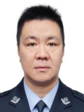 鄭啟立(貴州省遵義市公安局紅花崗分局黨委委員、副局長) 鄭啟立(貴州省遵義市公安局紅花崗分局黨委委員、副局長)