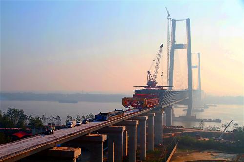 2012年11月2日，黃岡長江大橋全線貫通