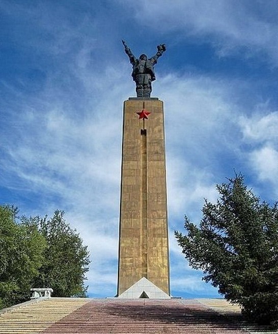 公易鎮紅軍長征紀念碑