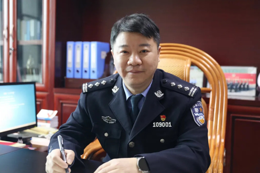 周江華(吉安市永豐縣副縣長、縣公安局黨委書記、局長) 周江華(吉安市永豐縣副縣長、縣公安局黨委書記、局長)
