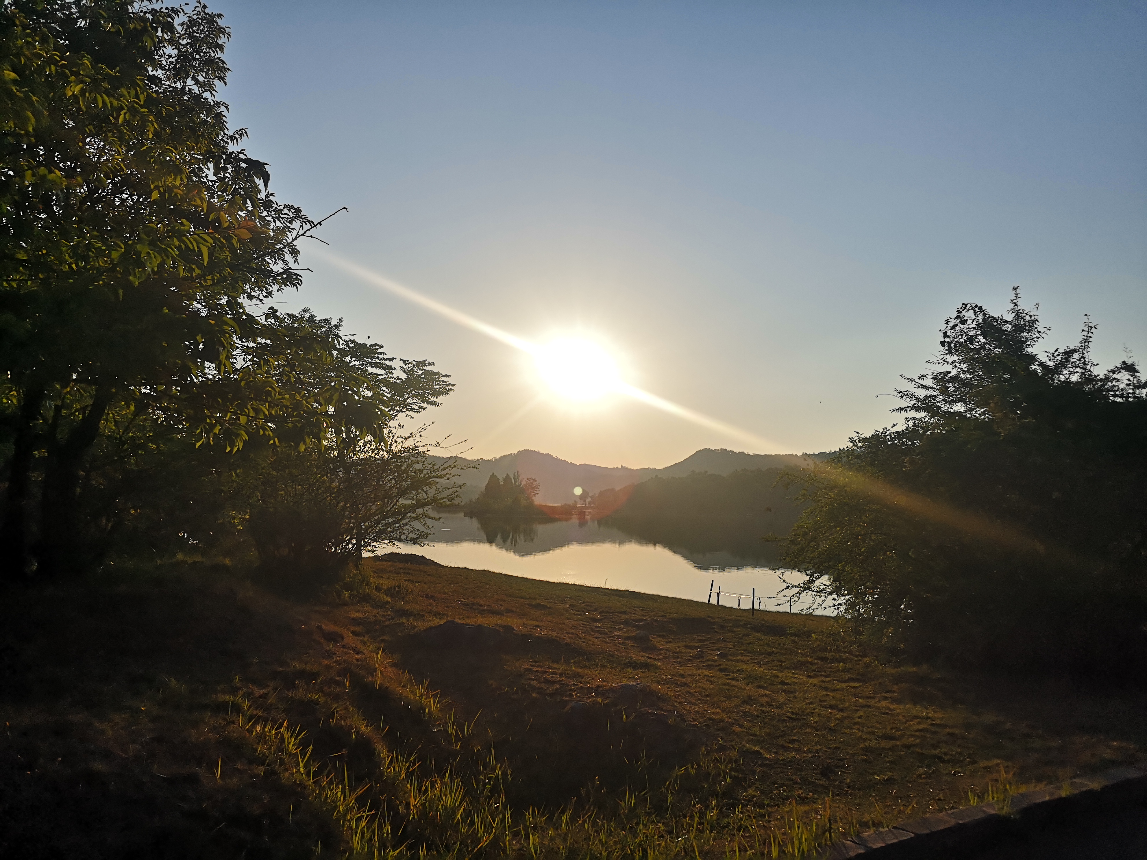 長湖7點半的太陽