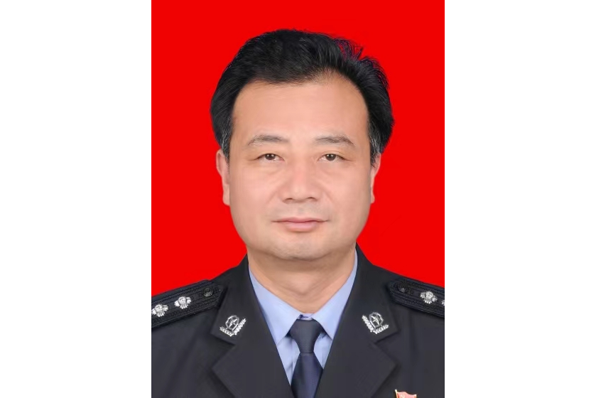 杜英傑(山西省運城市夏縣公安局黨委副書記) 杜英傑(山西省運城市夏縣公安局黨委副書記)