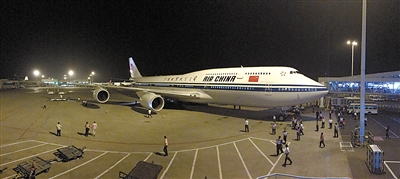 波音747-8