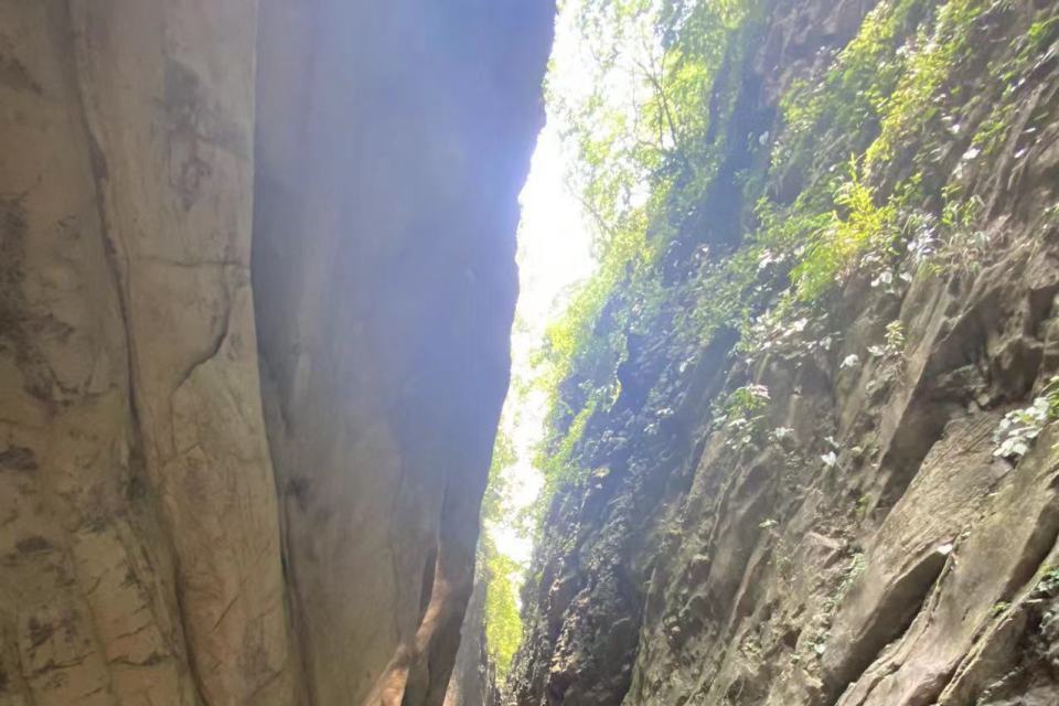 一線天(四川省興文縣境內喀斯特地貌景觀)