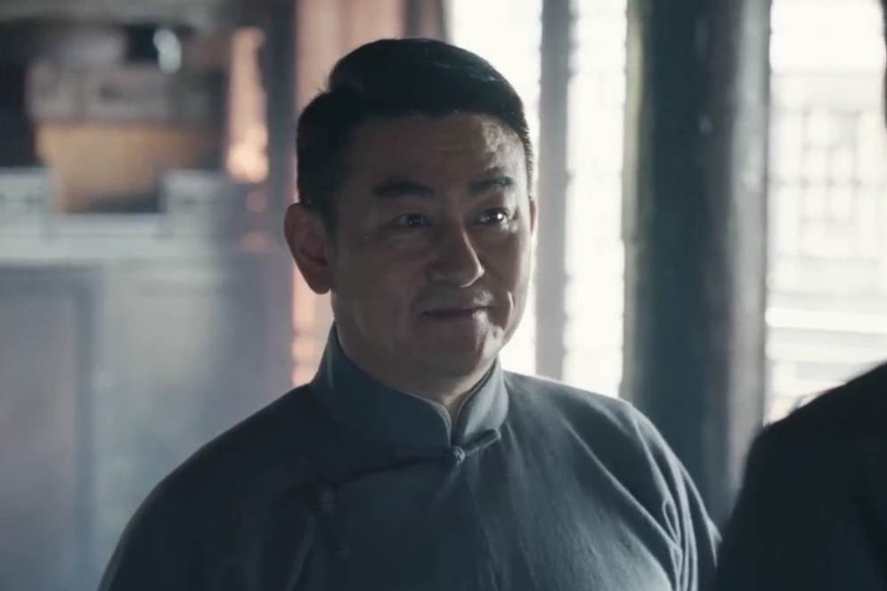 李群(革命歷史劇《戰火中的青春》中的角色) 李群(革命歷史劇《戰火中的青春》中的角色)