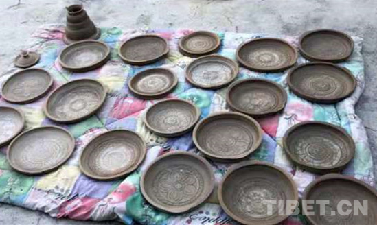 昂達村生產的陶瓷盤