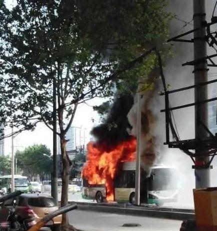 武漢公車自燃