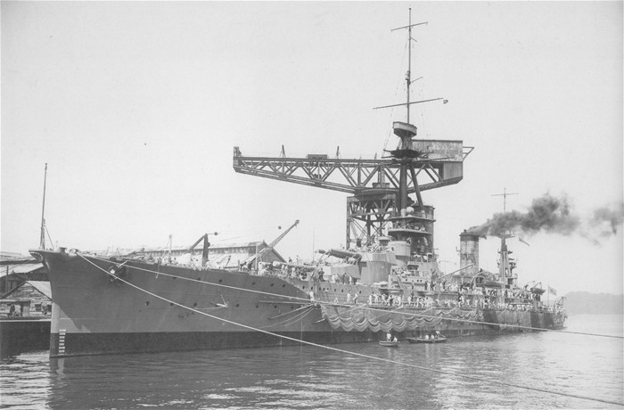 1917年橫須賀測試防魚雷網的山城