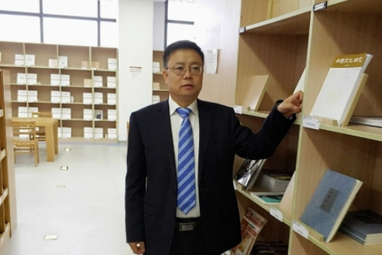 安明(齊魯工業大學金融學院國際貿易系主任、教授) 安明(齊魯工業大學金融學院國際貿易系主任、教授)
