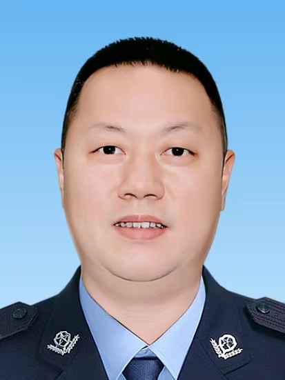 劉斌清(湖南省岳陽市岳陽縣副縣長、岳陽縣公安局局長、四級高級警長) 劉斌清(湖南省岳陽市岳陽縣副縣長、岳陽縣公安局局長、四級高級警長)
