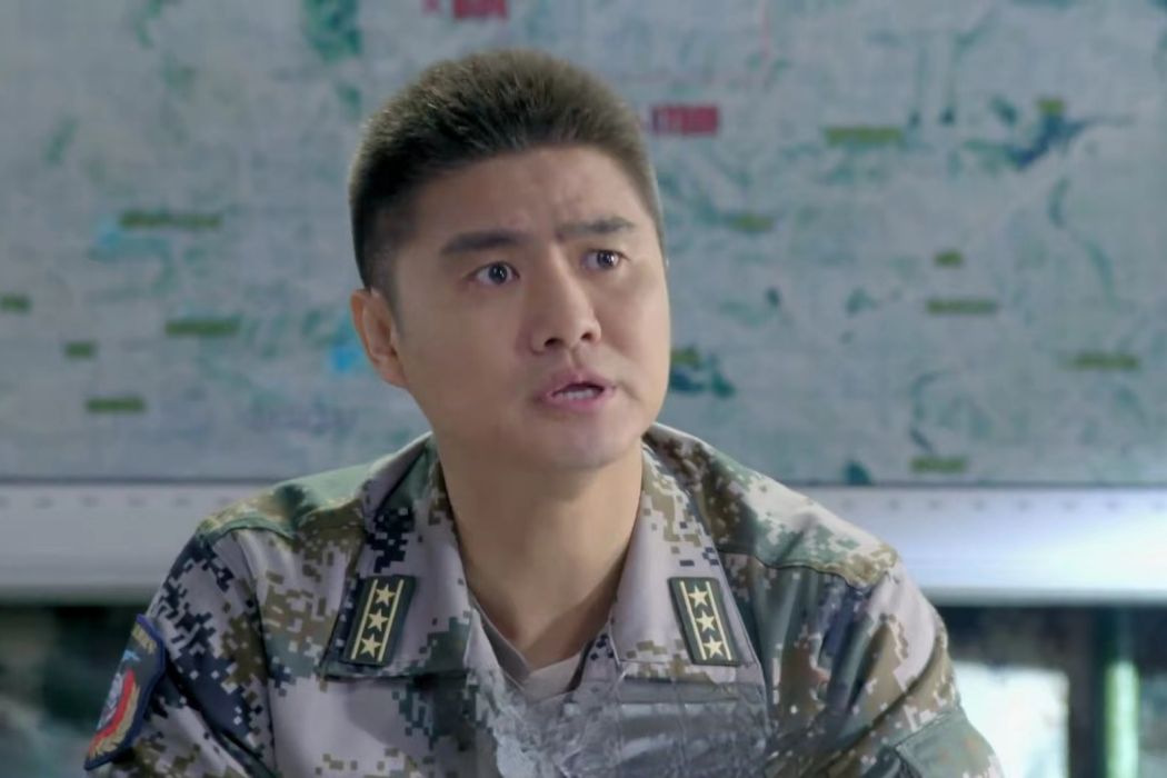 彭越(軍旅劇《軍人使命》中的角色,由孫渤洋飾演) 彭越(軍旅劇《軍人使命》中的角色,由孫渤洋飾演)