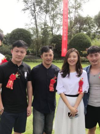 富大龍(中國內地男演員、中國電影表演藝術協會副會長) 富大龍(中國內地男演員、中國電影表演藝術協會副會長)