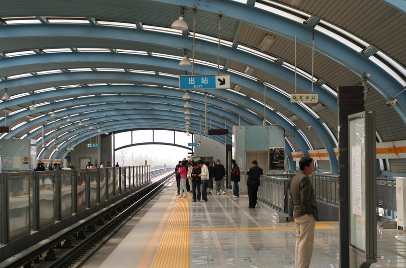 龍澤站站台