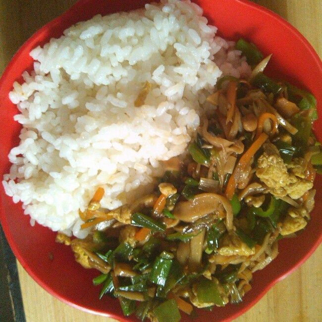 香菇蛋蓋飯 香菇蛋蓋飯
