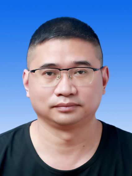 楊利平(四川省華鎣市審計局黨組成員、機關黨委書記) 楊利平(四川省華鎣市審計局黨組成員、機關黨委書記)