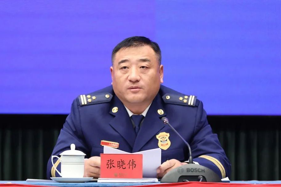 張曉偉(廣東省消防救援總隊滅火救援指揮部副部長、作戰訓練處處長) 張曉偉(廣東省消防救援總隊滅火救援指揮部副部長、作戰訓練處處長)