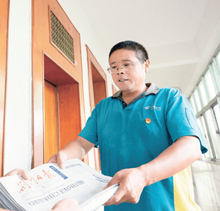 李坤鵬(荊門市郵政公司舊口支局投遞員) 李坤鵬(荊門市郵政公司舊口支局投遞員)