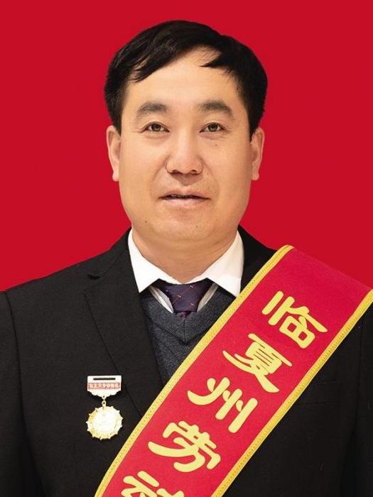 李建東(積石山縣建平花椒種植購銷專業合作社理事長) 李建東(積石山縣建平花椒種植購銷專業合作社理事長)