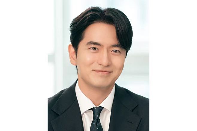 鄭賢武(《致我的解離》中的虛構角色，由李陣郁飾演)