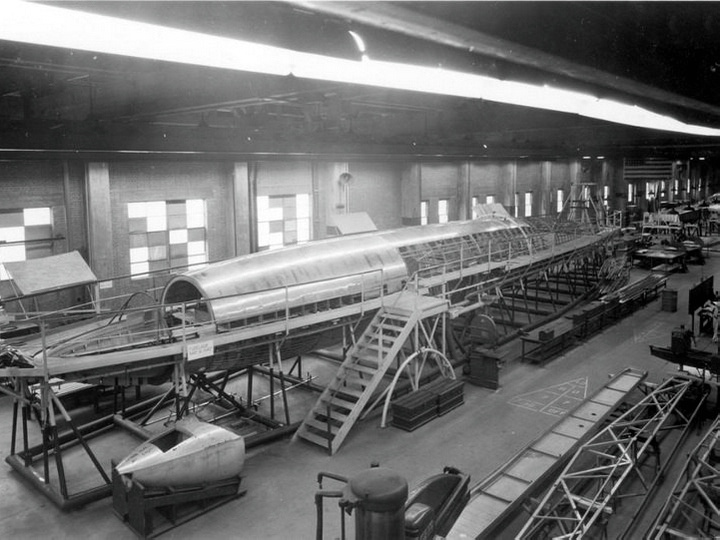 正在製造中的XF-12第一架原型機1