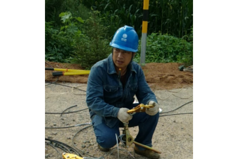 王坤(國網東遼縣供電公司渭津鎮供電所台區經理) 王坤(國網東遼縣供電公司渭津鎮供電所台區經理)
