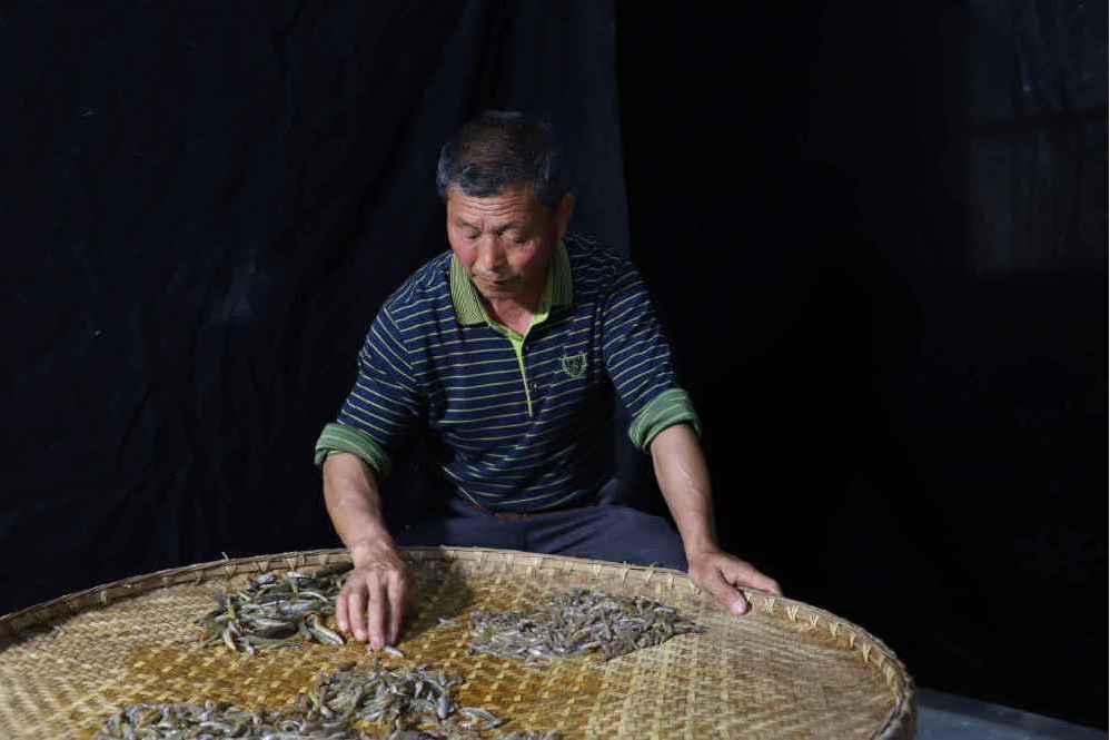 汪恭良(安徽省第六批省級非物質文化遺產項目琴魚乾製作技藝代表性傳承人) 汪恭良(安徽省第六批省級非物質文化遺產項目琴魚乾製作技藝代表性傳承人)