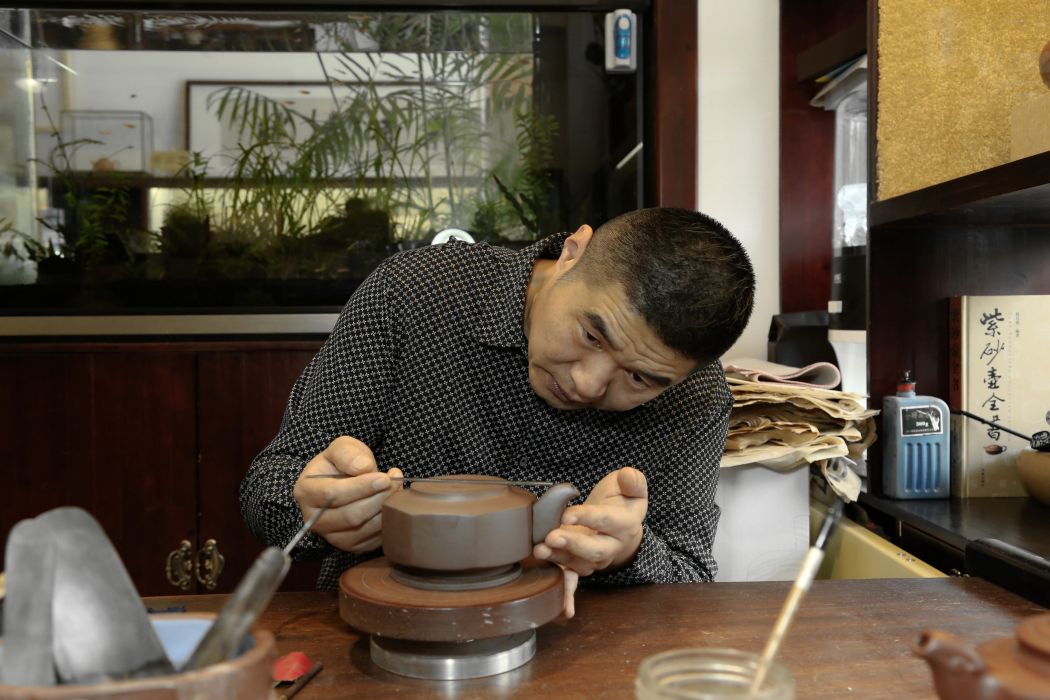 徐俊(高級工藝美術師、高級鄉村振興技藝師) 徐俊(高級工藝美術師、高級鄉村振興技藝師)