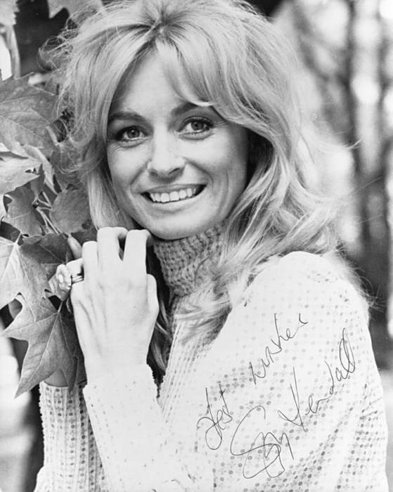 蘇茜·肯道爾(Suzy Kendall) 蘇茜·肯道爾(Suzy Kendall)