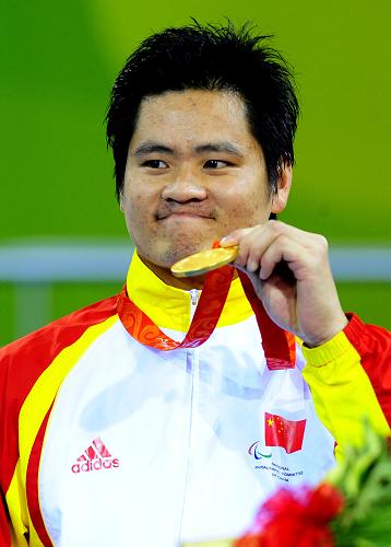 9月15日，中國選手胡道亮在頒獎儀式上