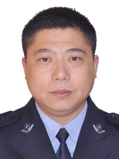 吳贊(江西省上饒市玉山縣公安局黨委副書記、交通警察大隊大隊長、四級高級警長) 吳贊(江西省上饒市玉山縣公安局黨委副書記、交通警察大隊大隊長、四級高級警長)