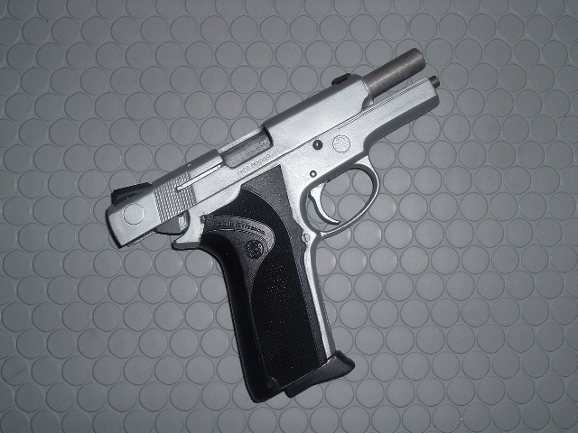 史密斯-韋森M3913 LS 9mm手槍
