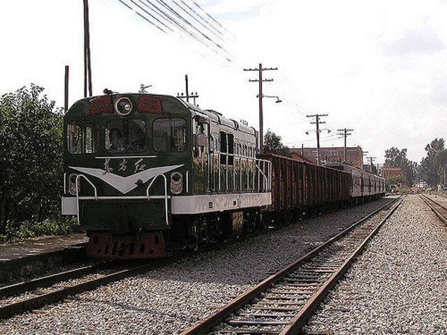 東方紅21型036號機車牽引混合列車