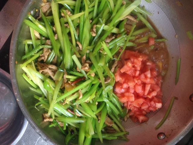 芹菜肉絲蒸滷麵