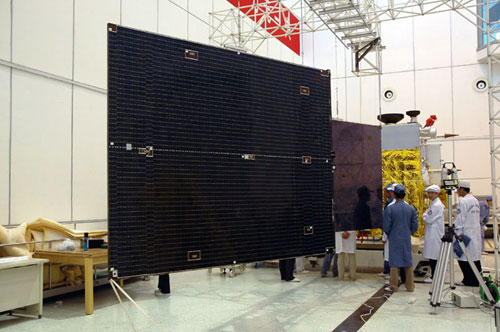 研製中的嫦娥1號月球探測器