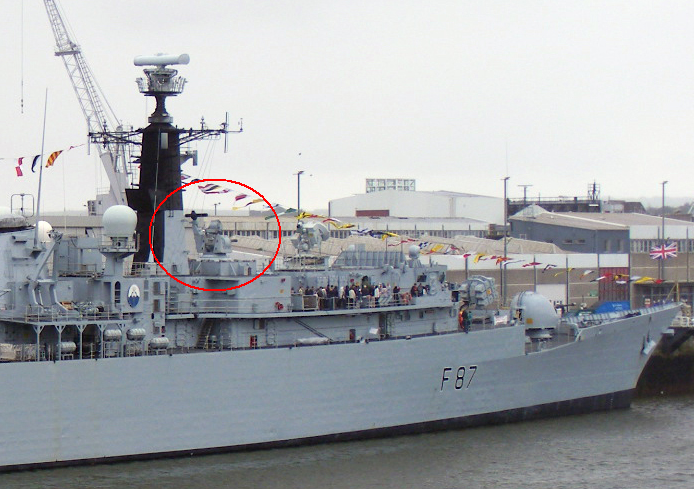 皇家海軍22型護衛艦艦舯上方的守門員CIWS