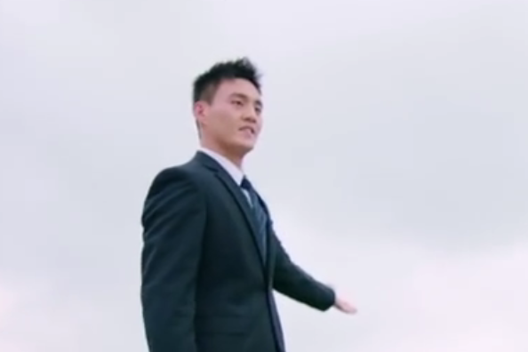 趙明哲(青春愛情輕喜劇《龍一,你要怎樣》中的角色) 趙明哲(青春愛情輕喜劇《龍一,你要怎樣》中的角色)
