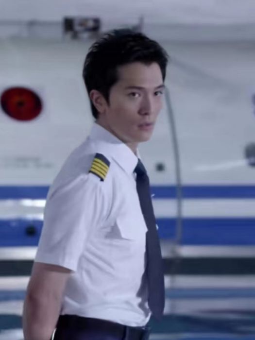 胡英俊(《浪漫天降》中的角色,由邱澤飾演) 胡英俊(《浪漫天降》中的角色,由邱澤飾演)
