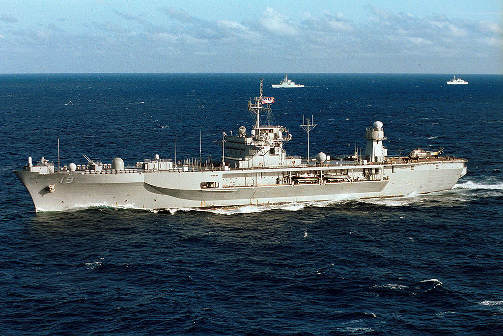 第七艦隊旗艦“藍嶺”號兩棲登入指揮艦