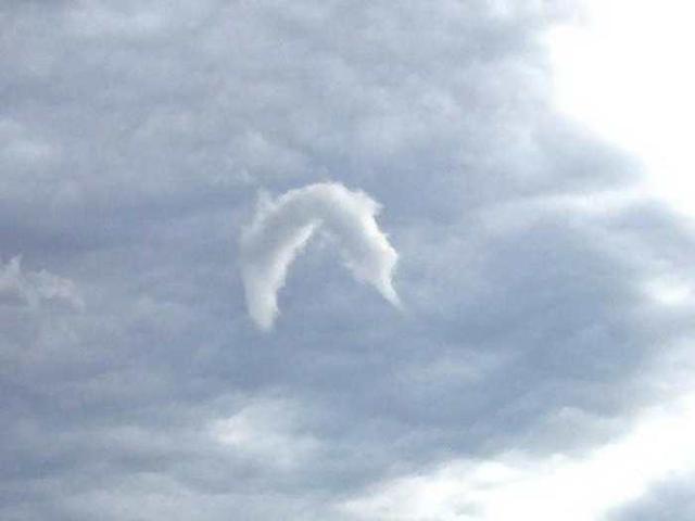 馬蹄狀漩渦雲