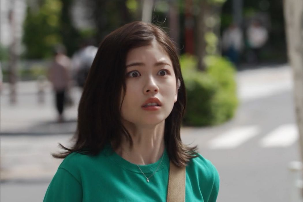佐藤愛(日劇《她很漂亮》中的女主角,由小芝風花飾演) 佐藤愛(日劇《她很漂亮》中的女主角,由小芝風花飾演)