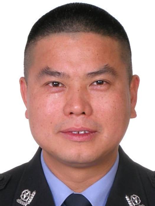 高峰(重慶市公安局九龍坡區分局黨委委員、紀委書記兼第一副督察長)