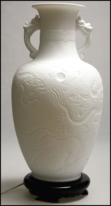 白瓷工藝品--五龍瓶燈