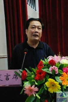 校長呂茂學在蓬安縣2010秋季開學會上發言