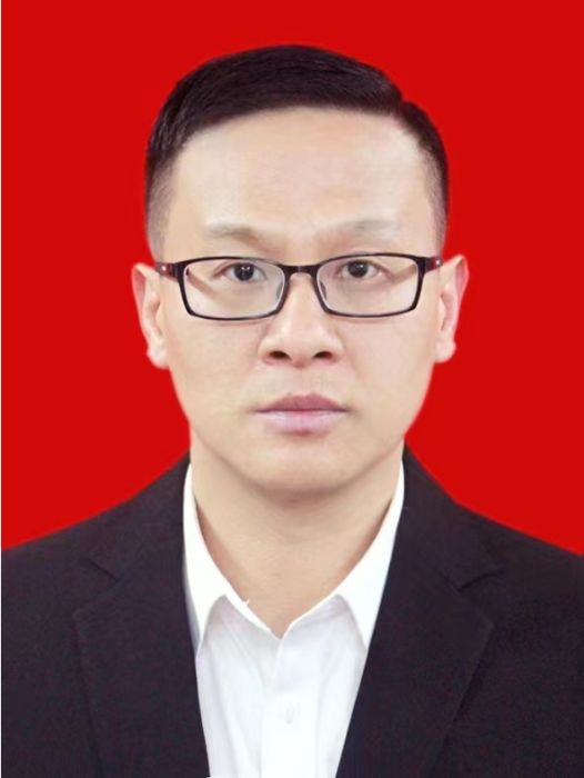 易萬(湖南省汨羅市委常委、市人民政府副市長) 易萬(湖南省汨羅市委常委、市人民政府副市長)